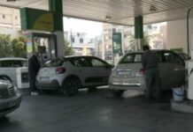 «Τελείωσε η αμόλυβδη»: Ουρές σε όλη την Αττική – Η τιμή της βενζίνης σήμερα