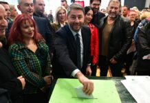 Ψήφισε στο Περιστέρι ο Ανδρουλάκης – «Η αλλαγή περνά μέσα από την ήττα της Νέας Δημοκρατίας»